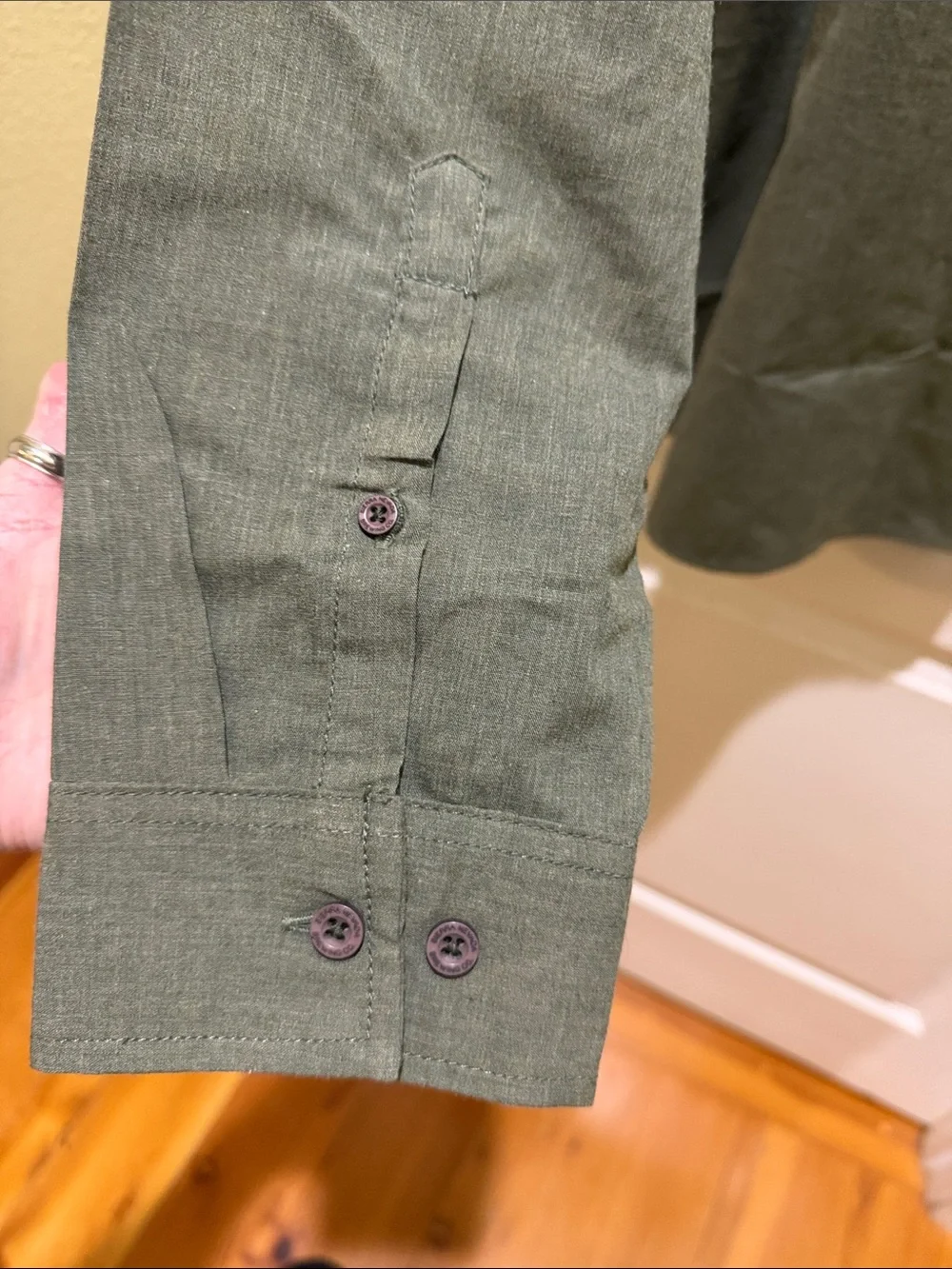 Casual Olive Green Long-Sleeve Button-Down Shirt